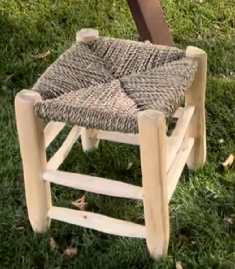 Tabouret en bois et osier