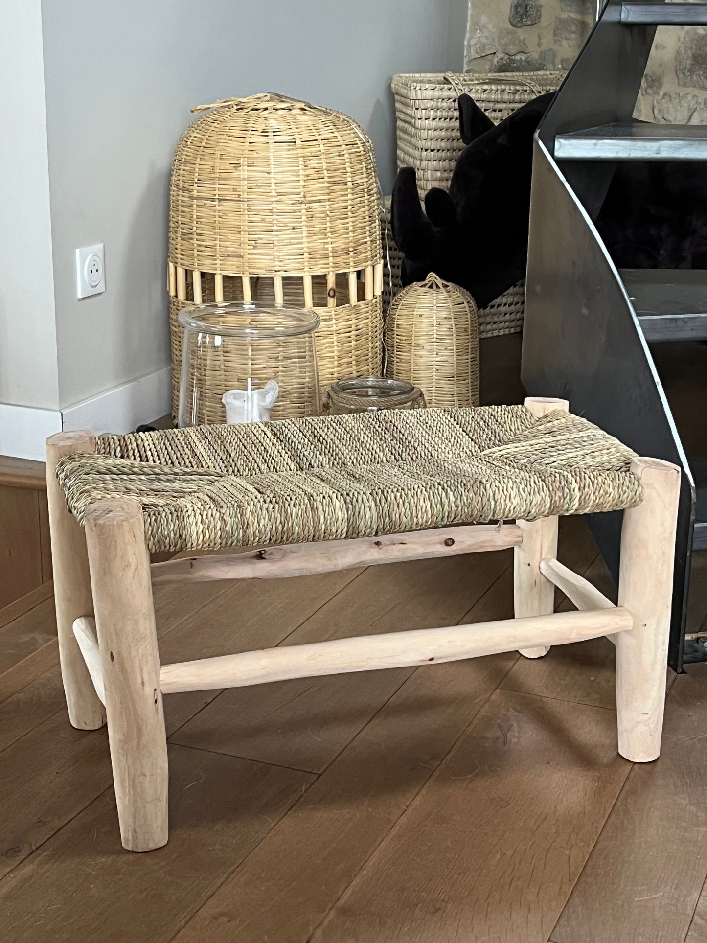 Banc en bois et osier