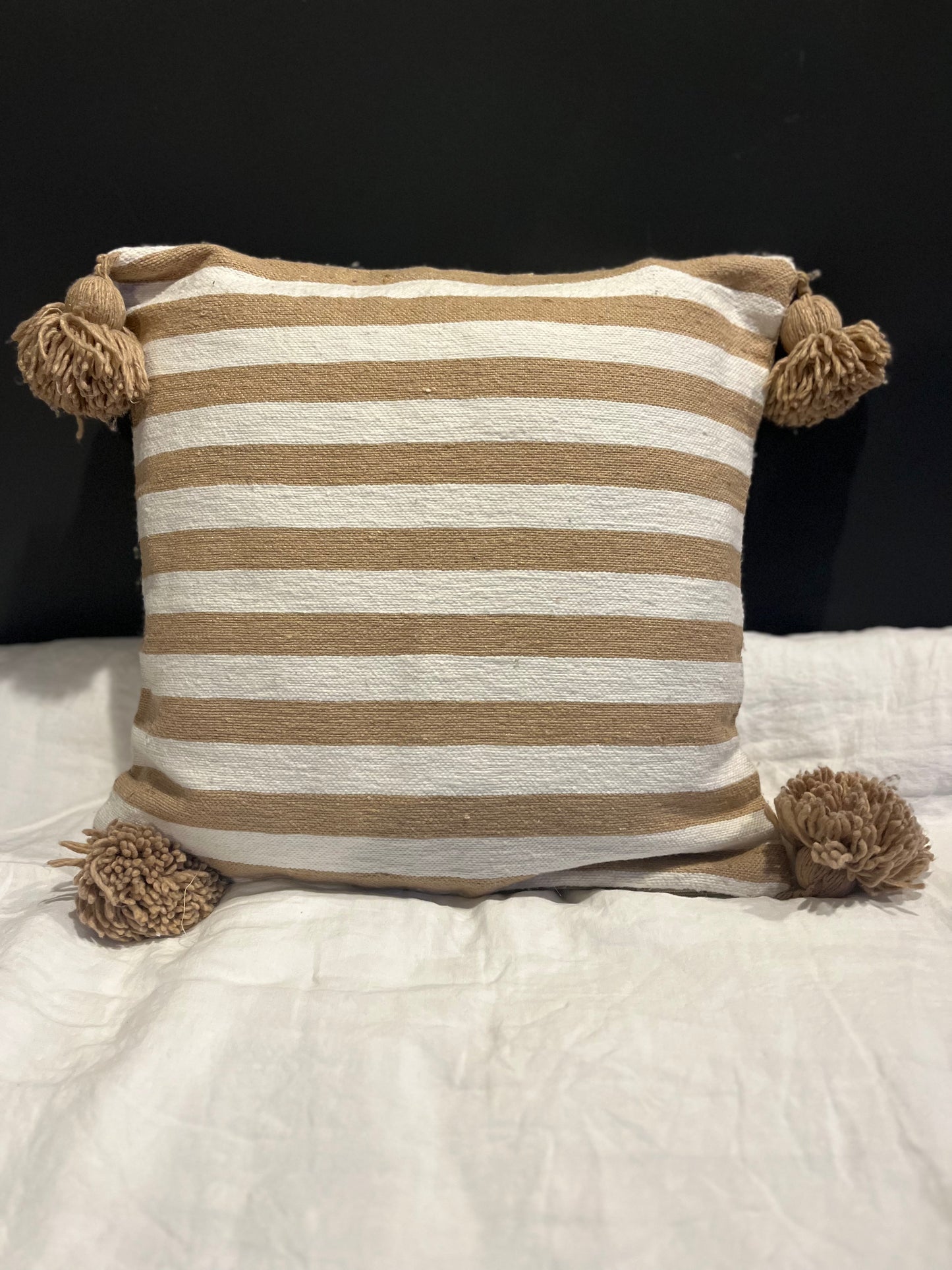 Coussins carrés beige et blanc