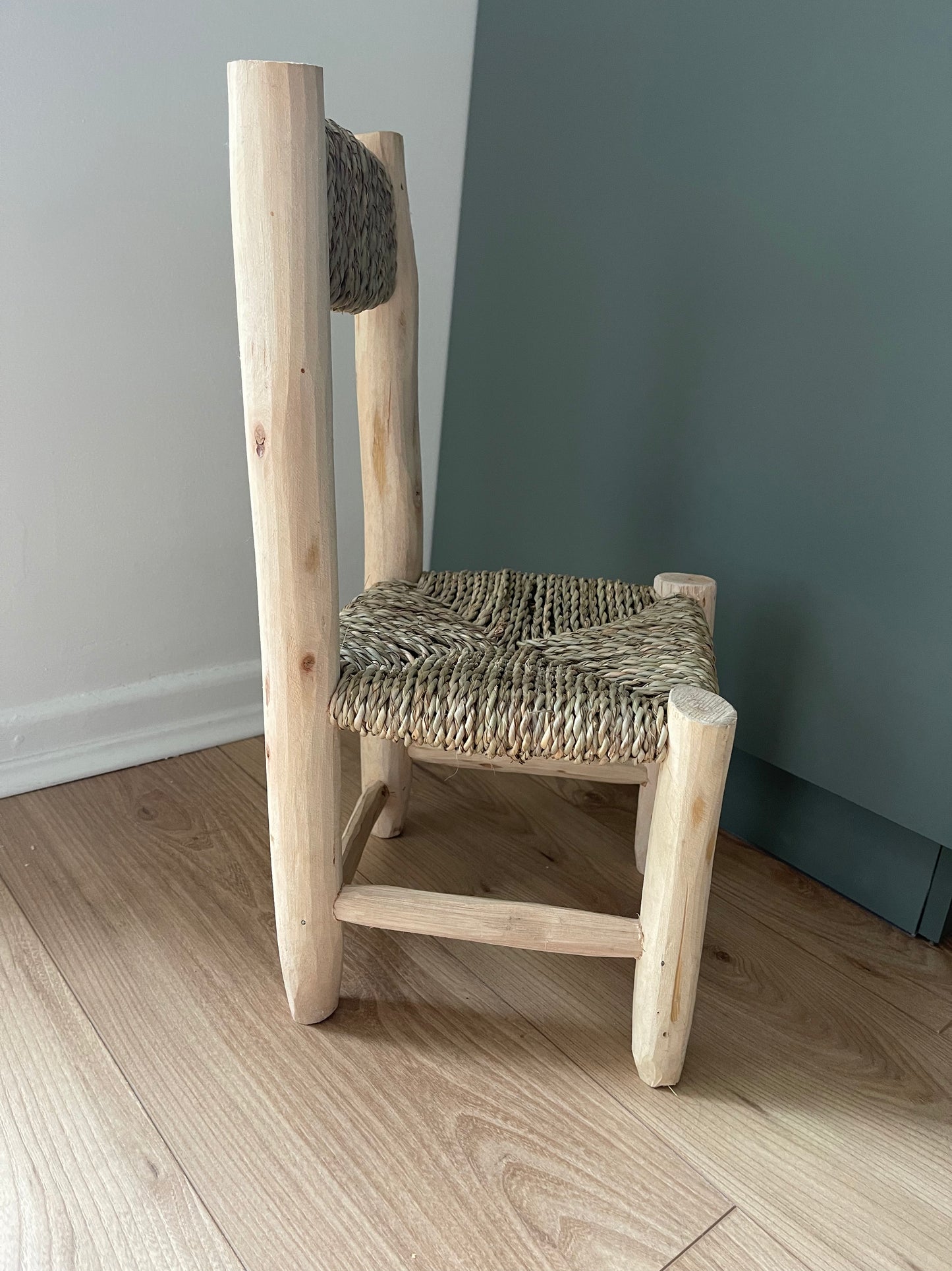 Chaise d'enfants en bois et osier