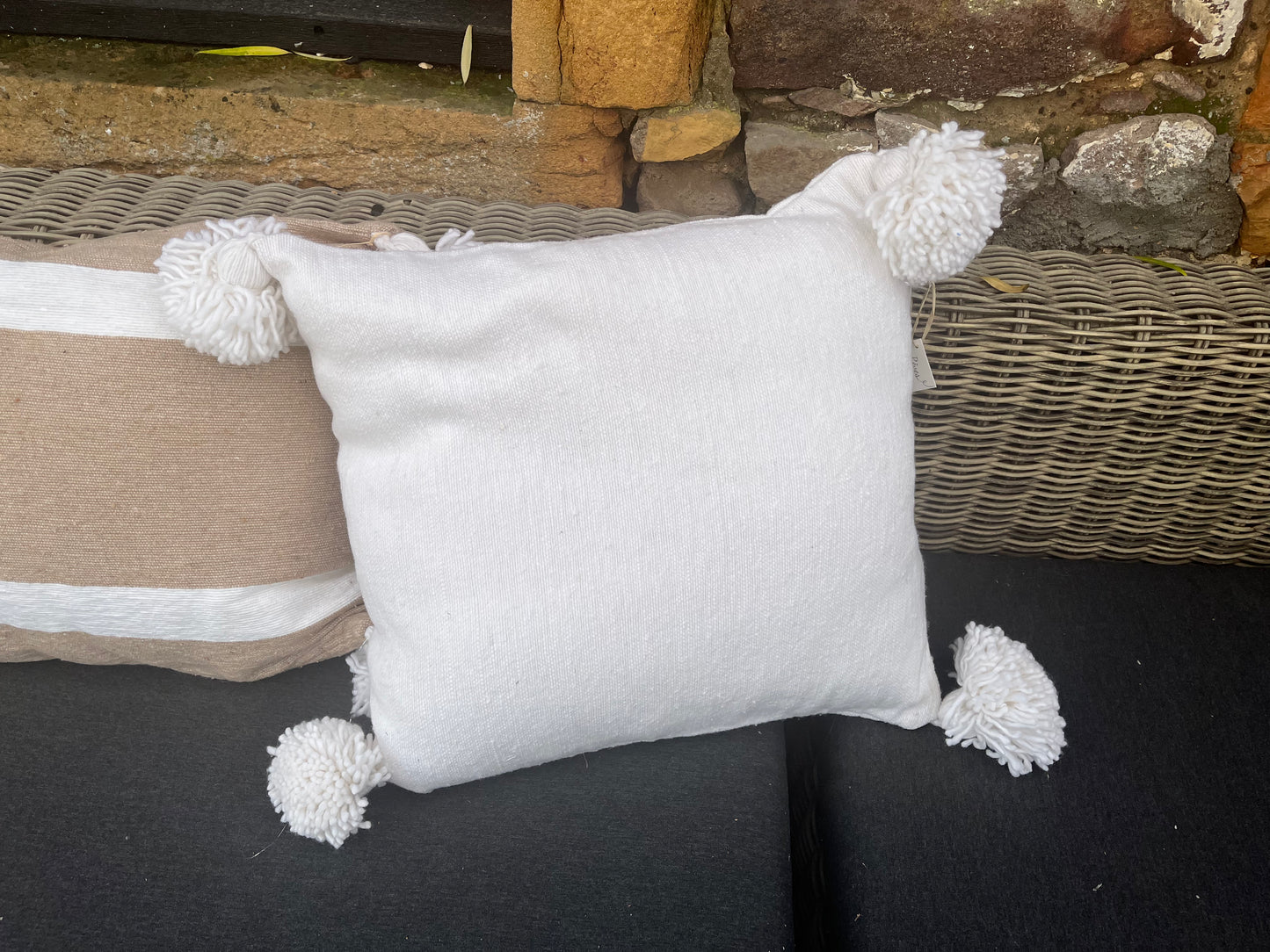 Coussins carrés beige et blanc