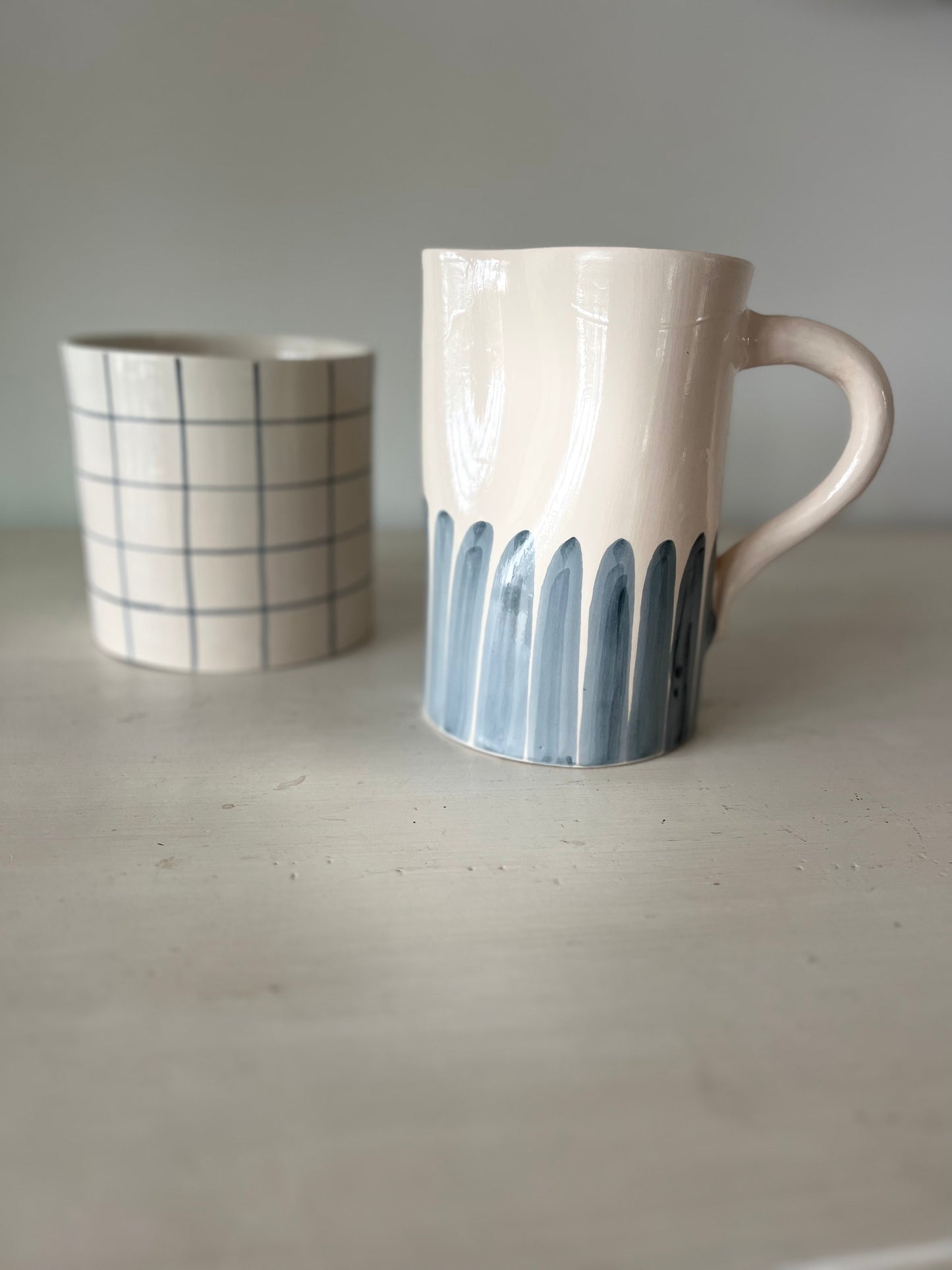 Carafe en argile décorée