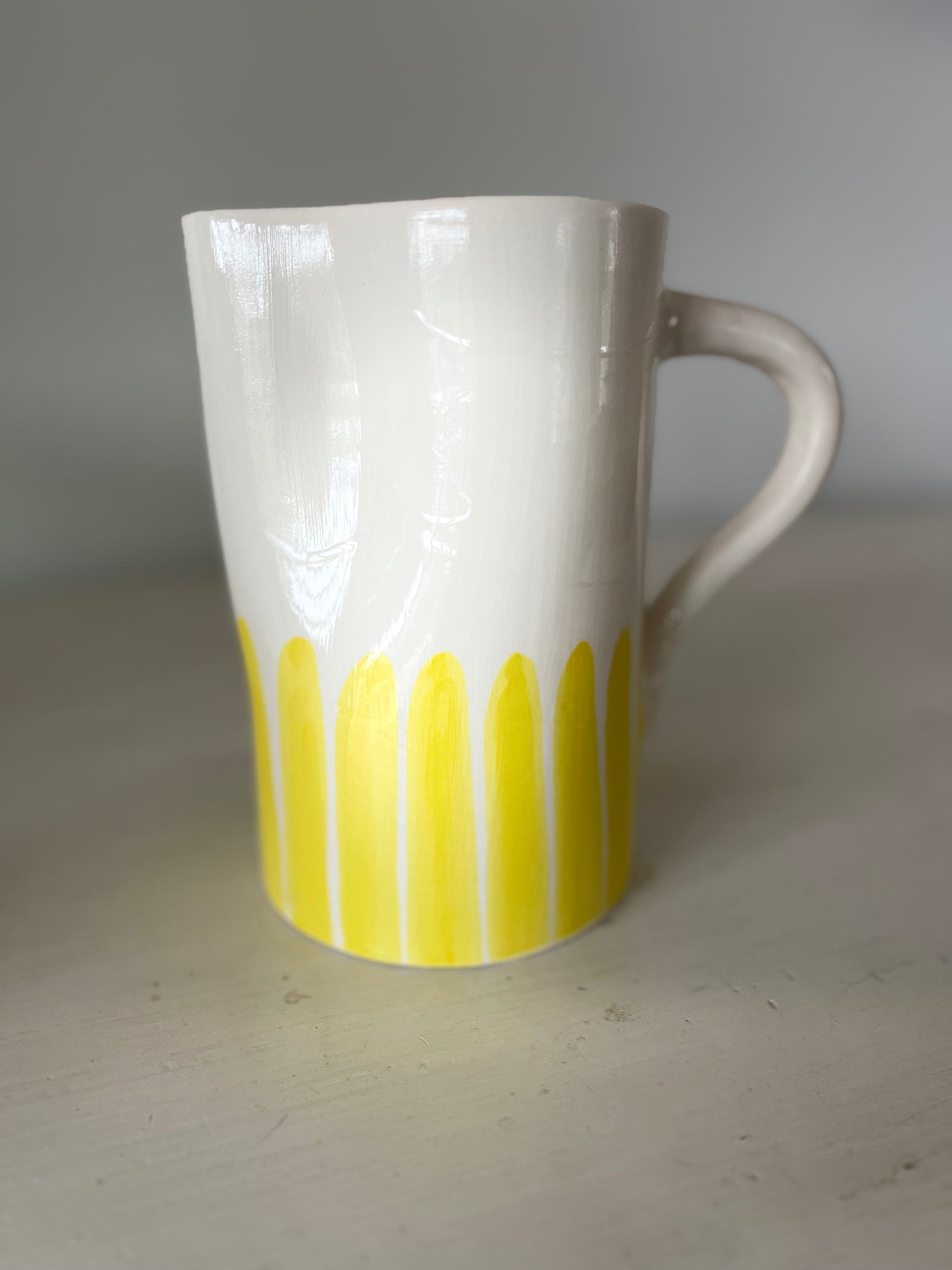 Carafe en argile décorée