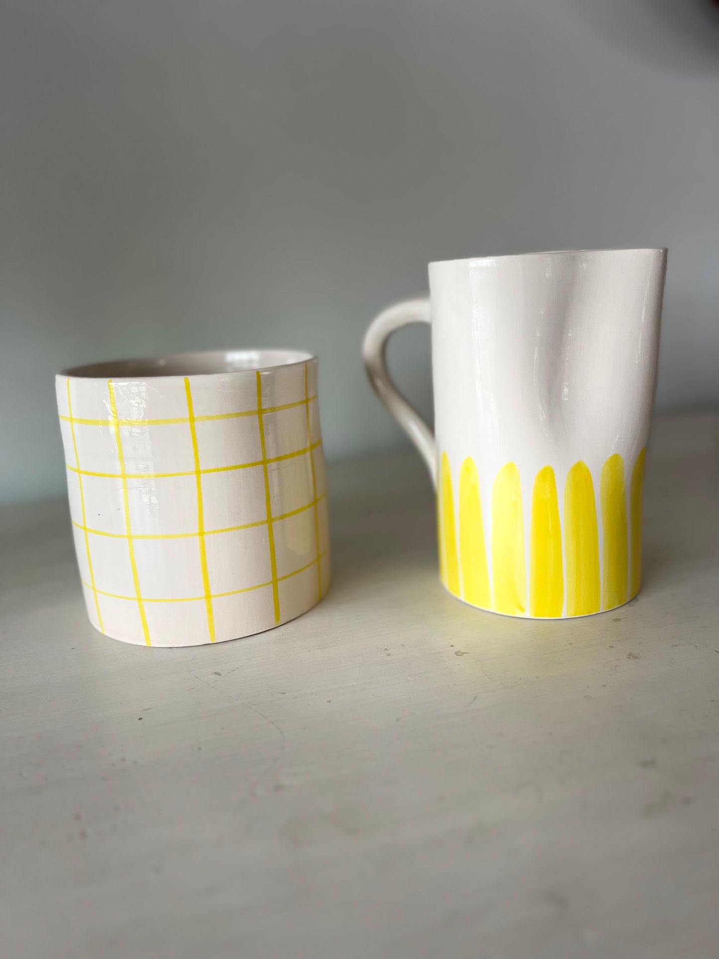 Carafe en argile décorée