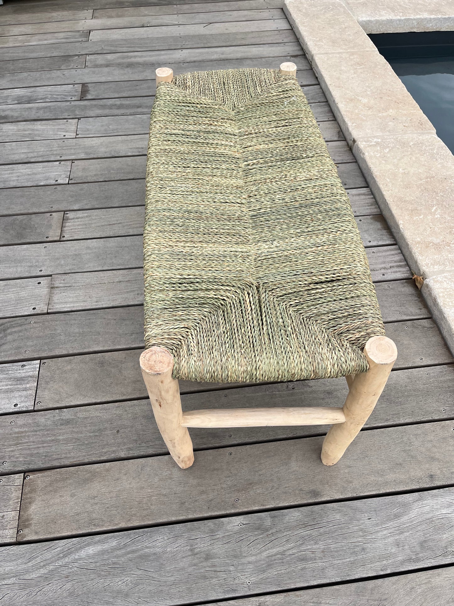 Banc en bois et osier