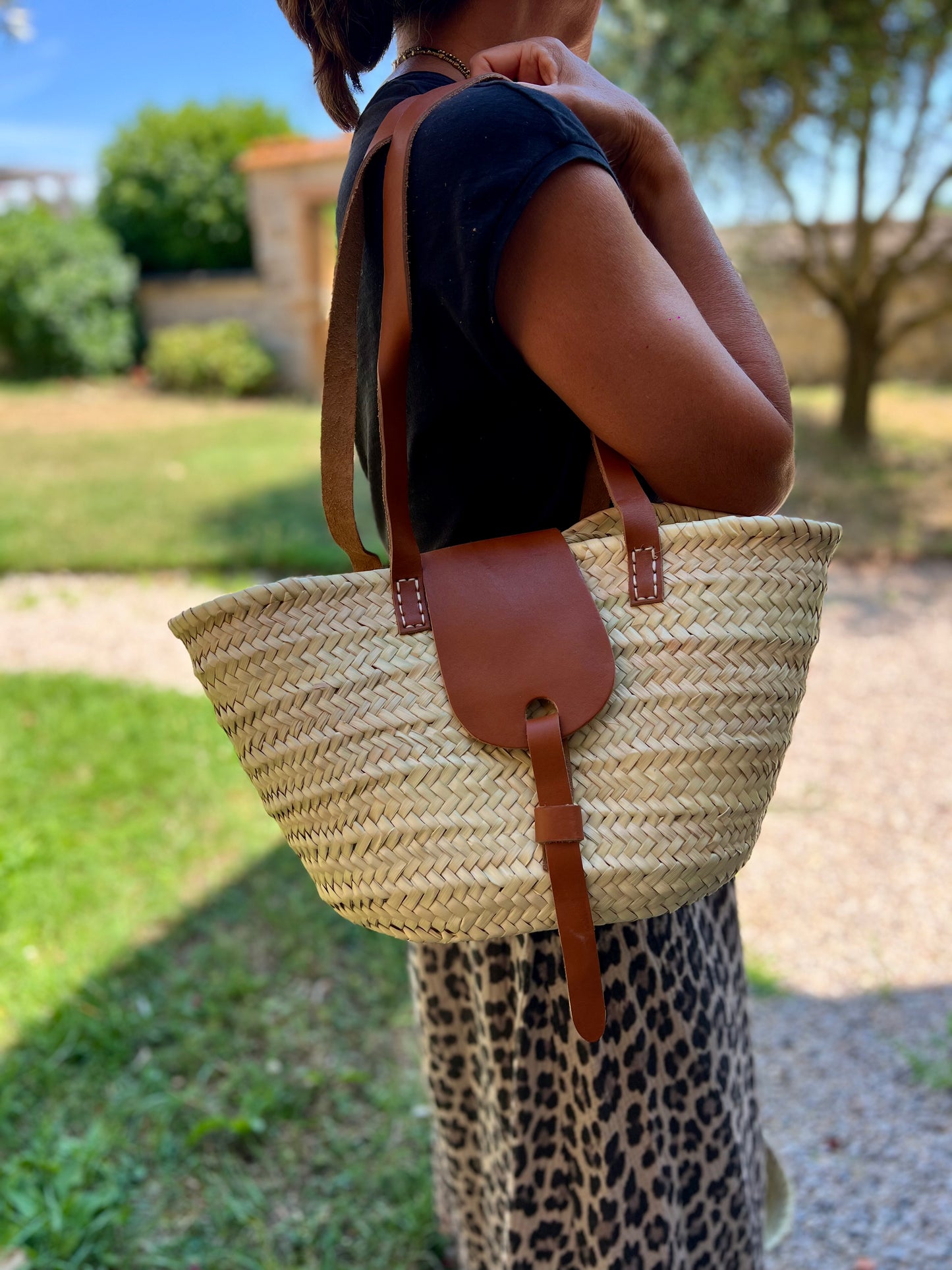 Panier en osier et rabat cuir