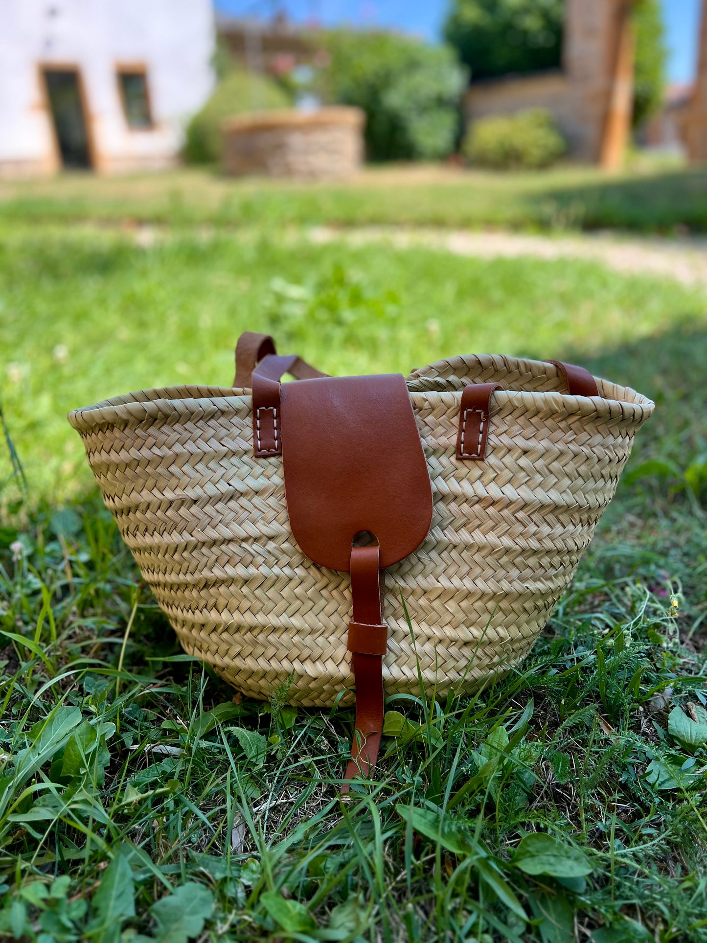 Panier en osier et rabat cuir