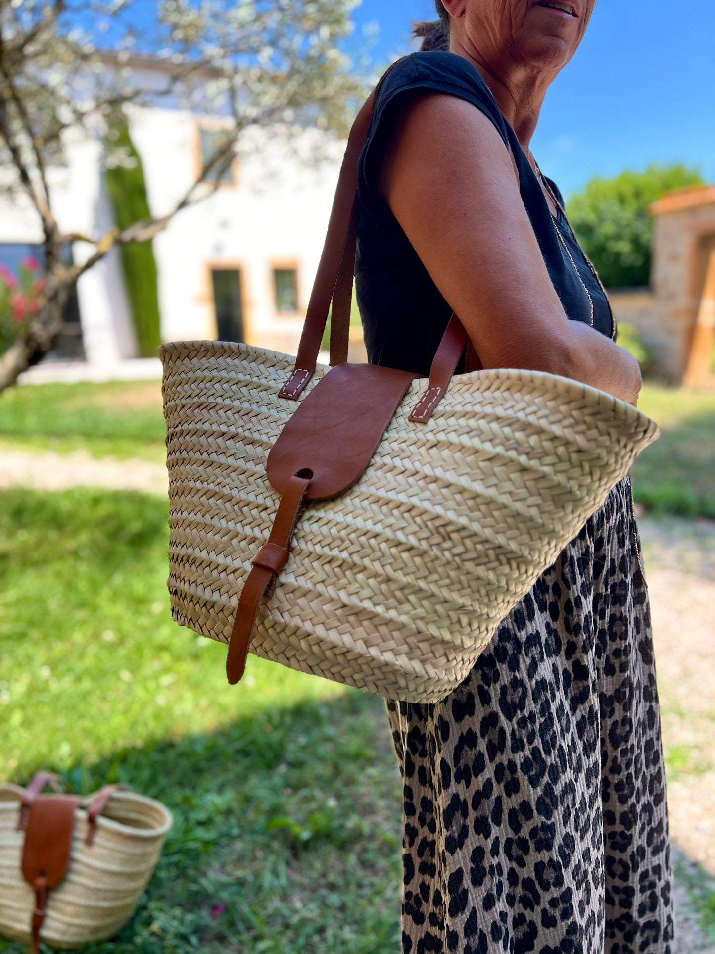Panier en osier et rabat cuir