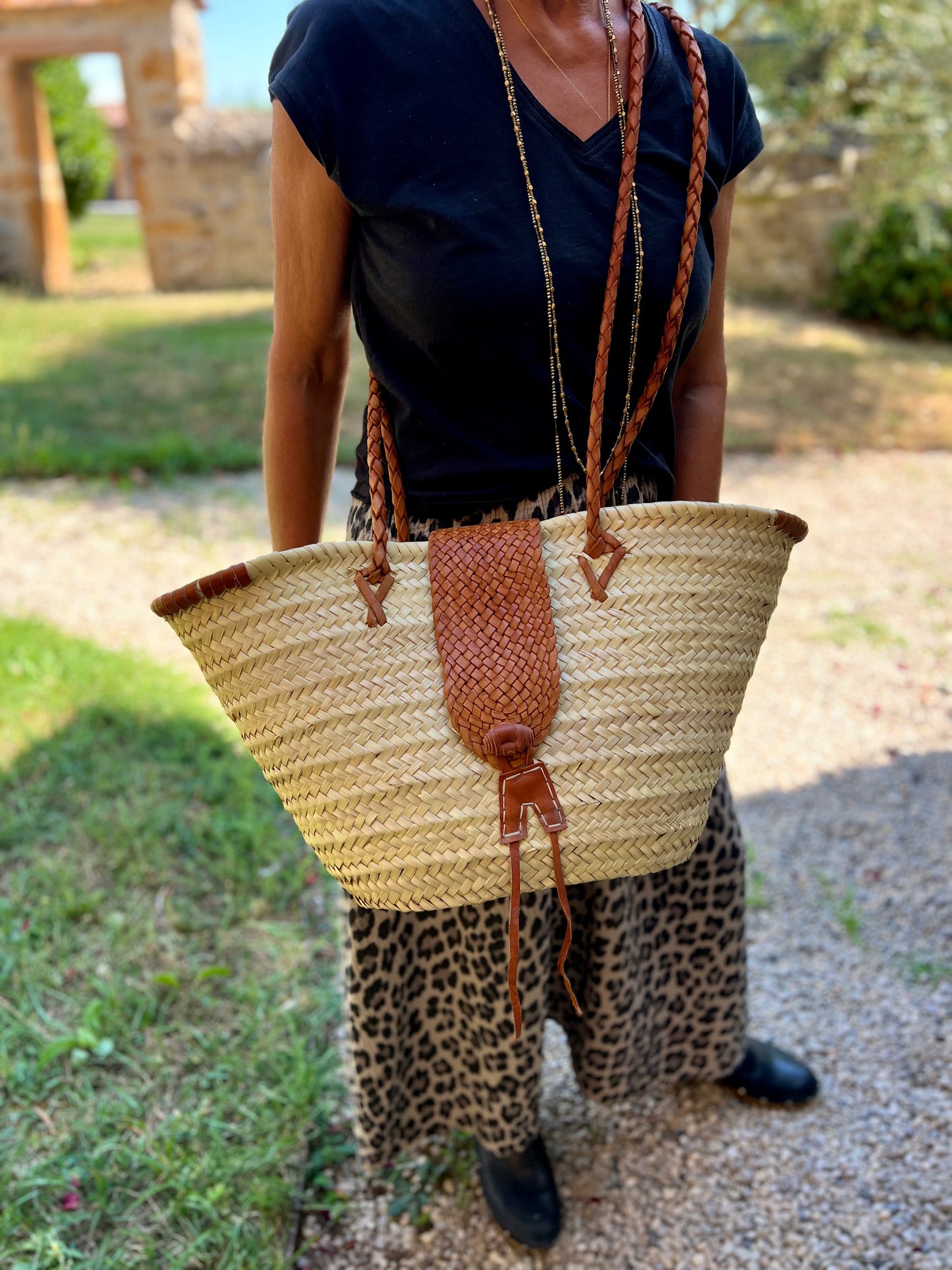 Panier en osier et cuir tressé