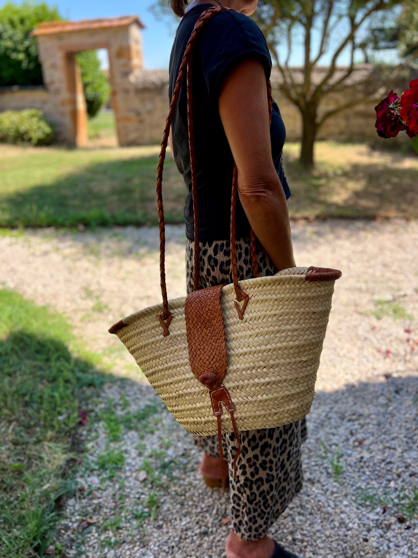 Panier en osier et cuir tressé