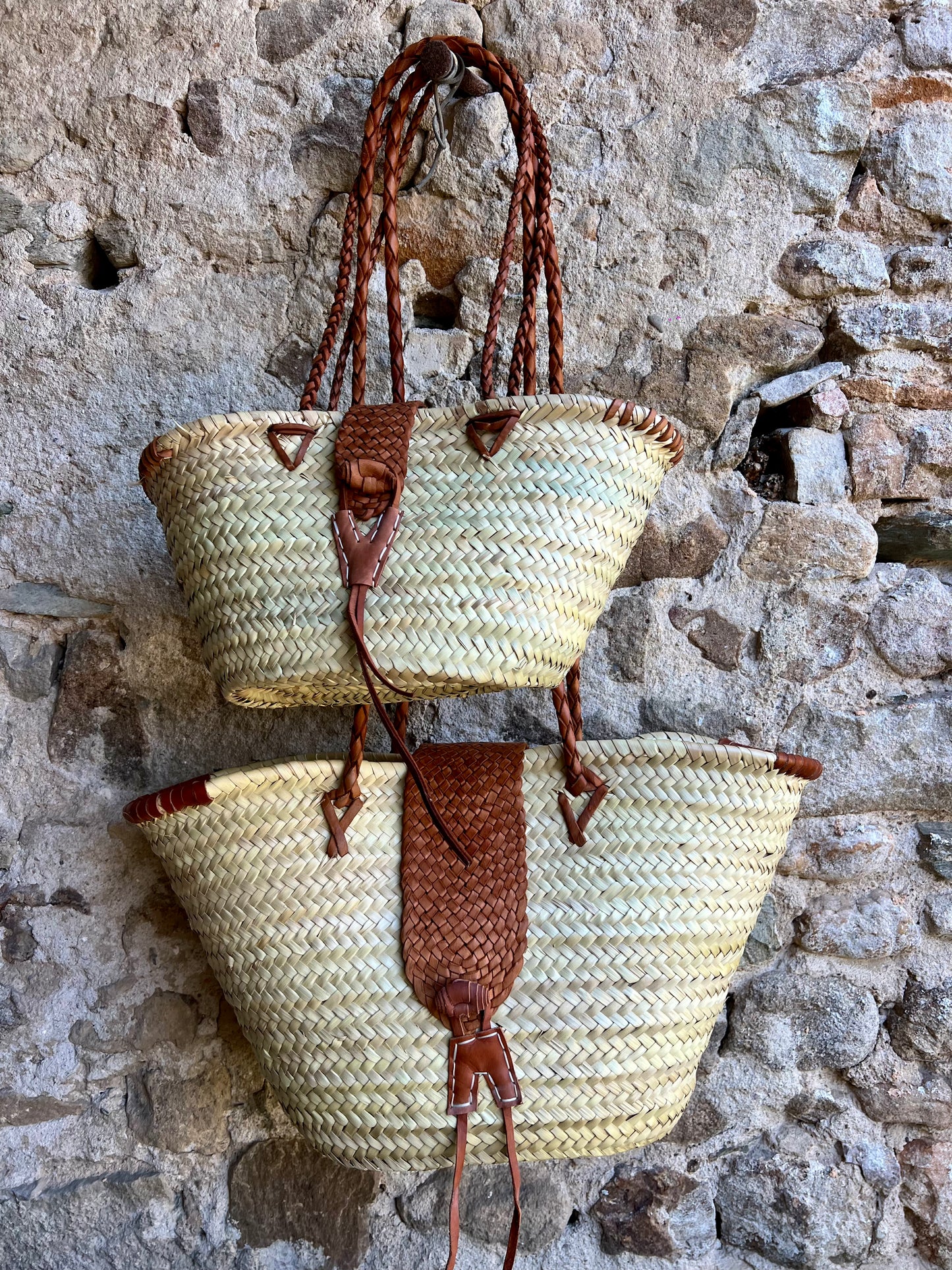 Panier en osier et cuir tressé