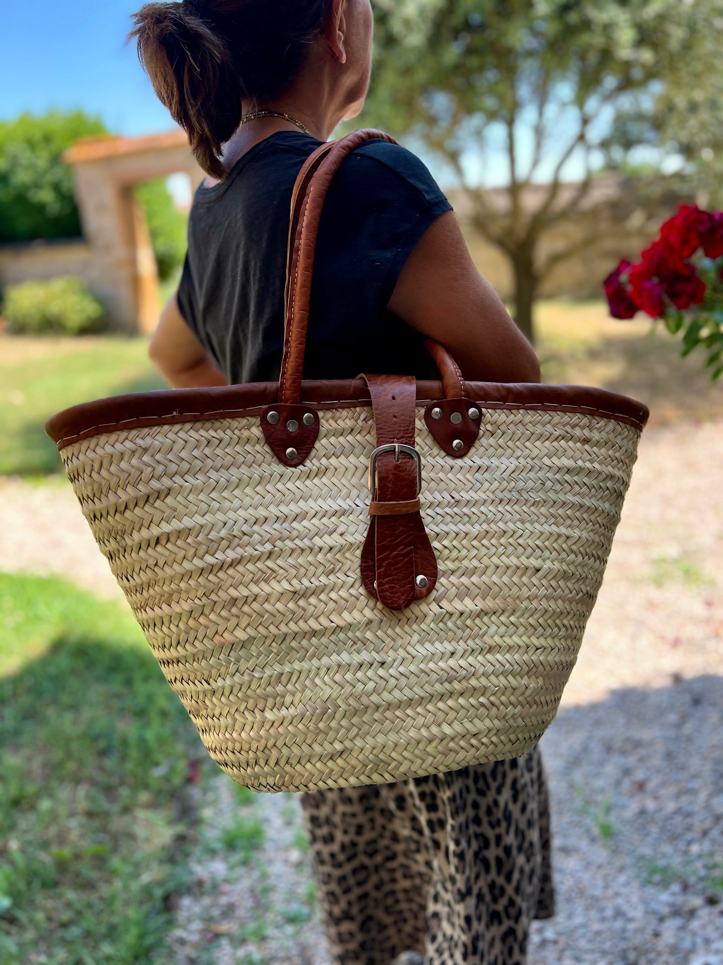 Panier en osier finitions cuir