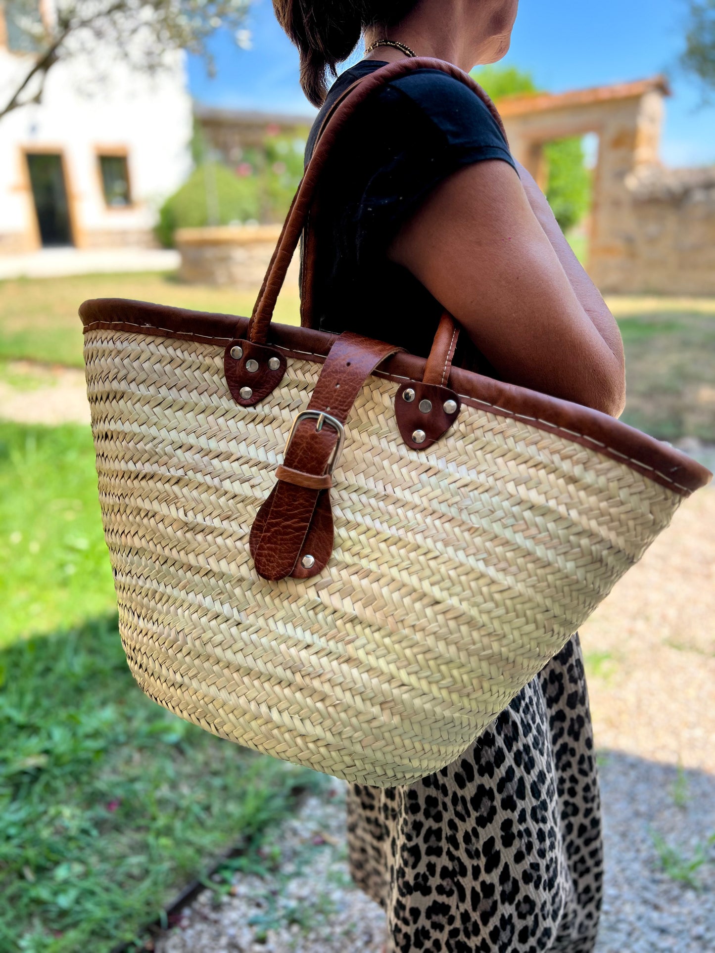 Panier en osier finitions cuir