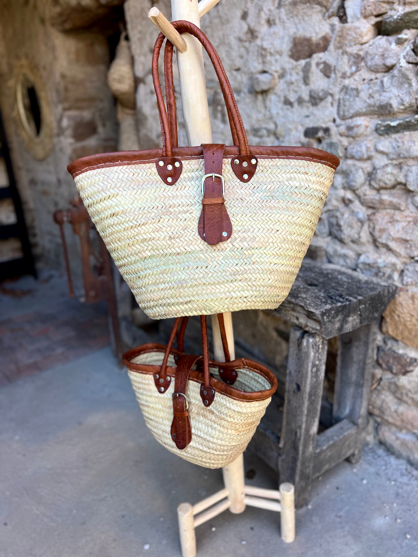 Panier en osier finitions cuir