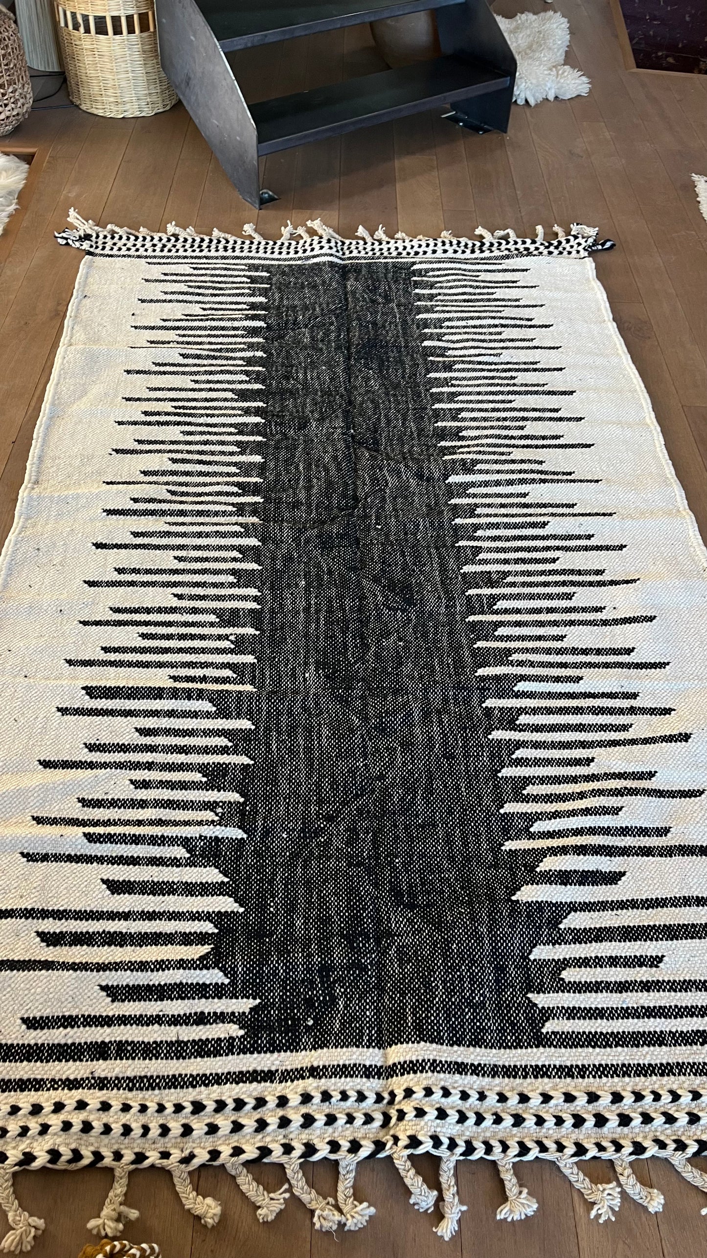 Tapis kilim Boujad crème et noir 250x152