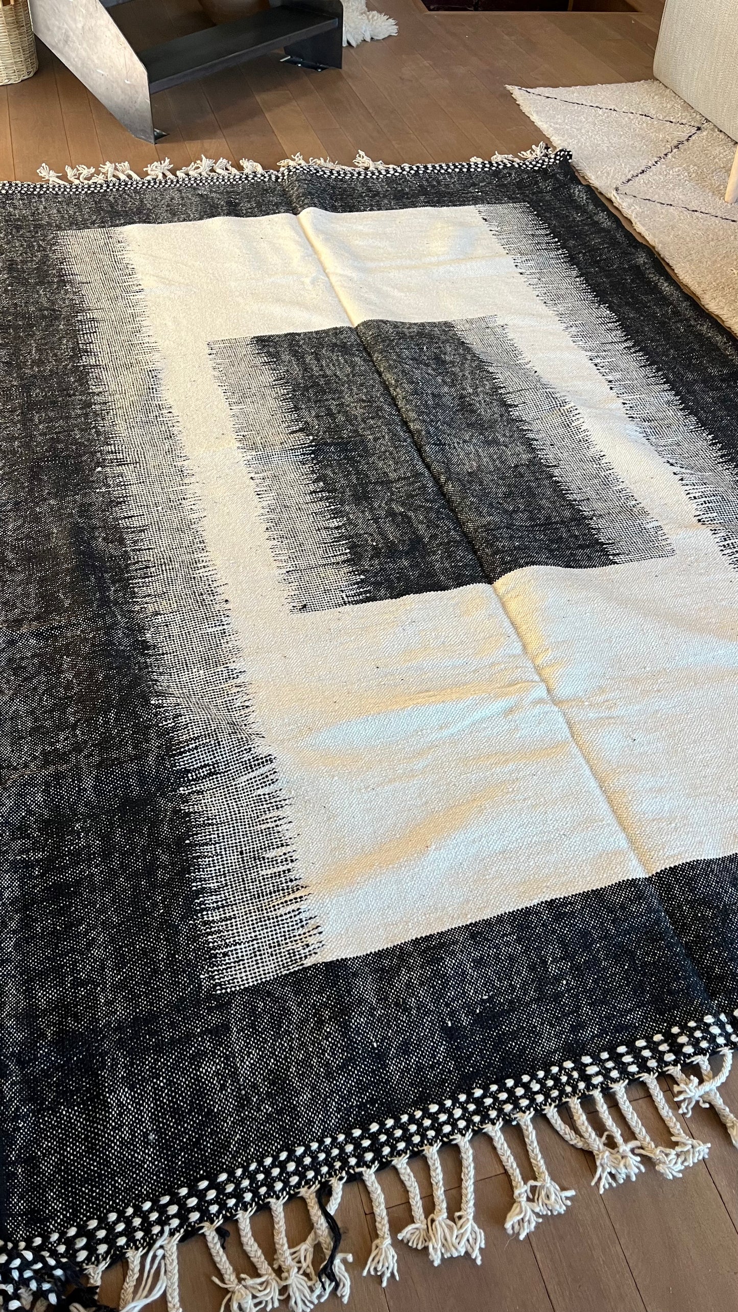 Tapis kilim Boujad crème et noirs 300x201