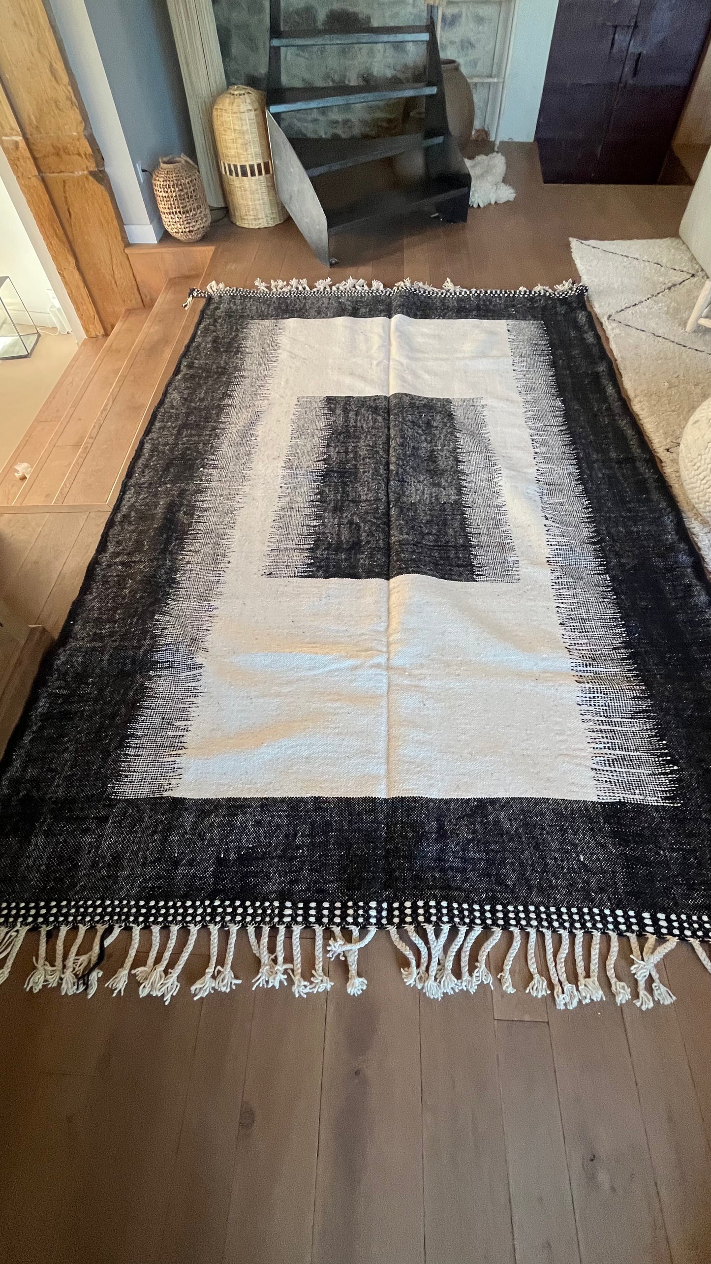 Tapis kilim Boujad crème et noirs 300x201