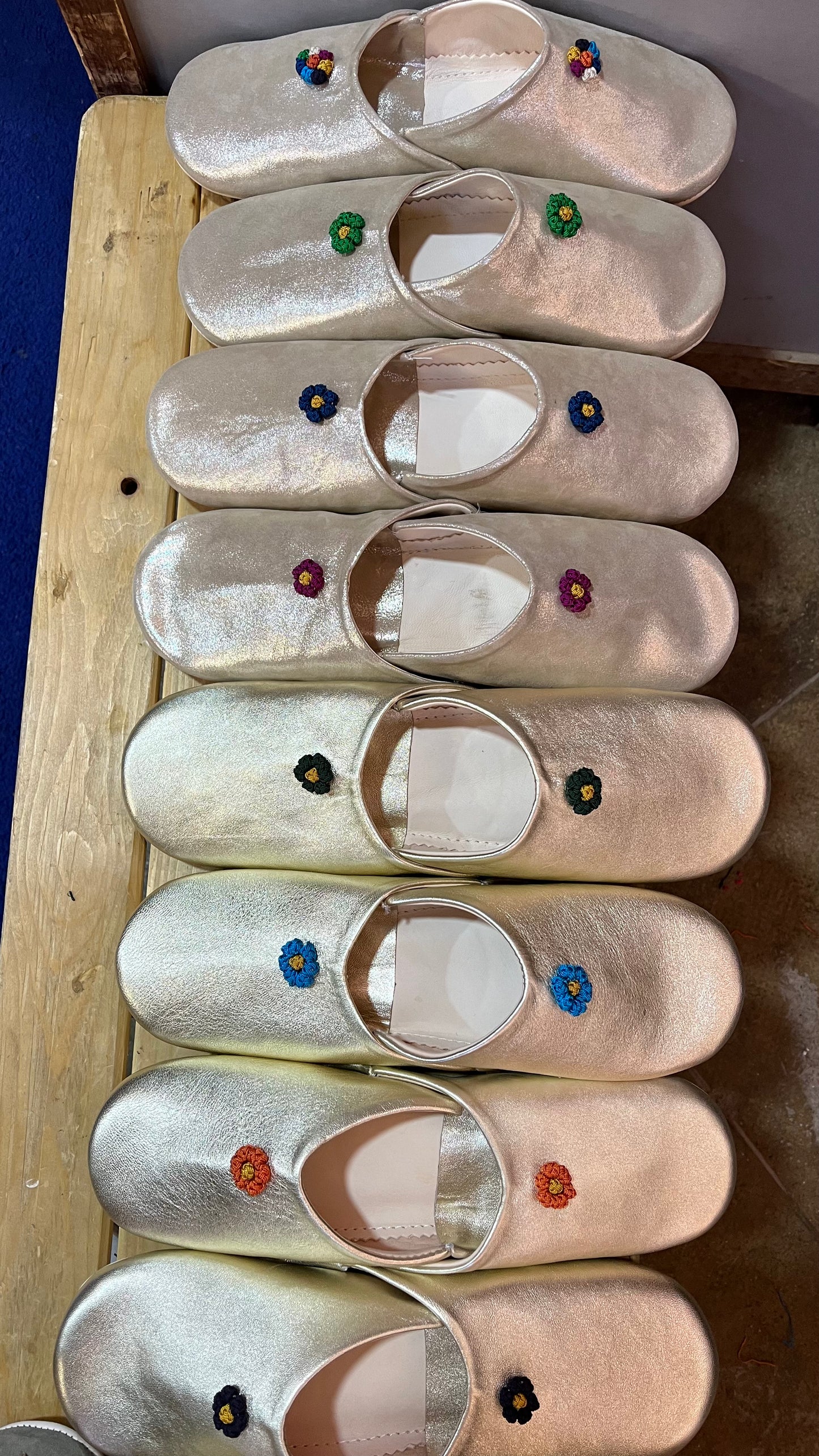 Babouche en cuir doré