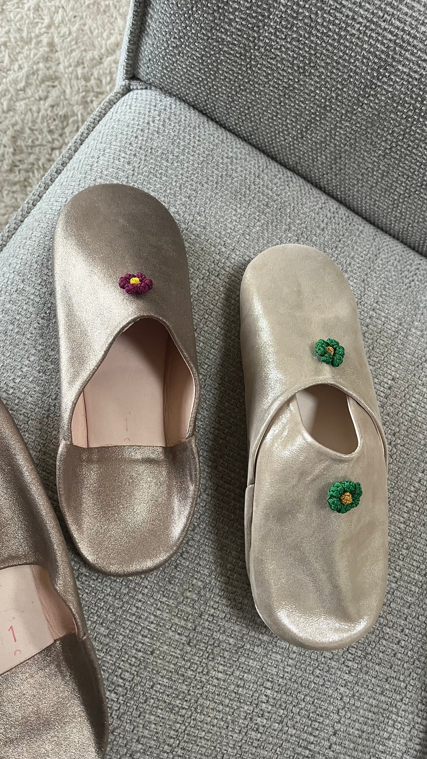Babouche en cuir doré